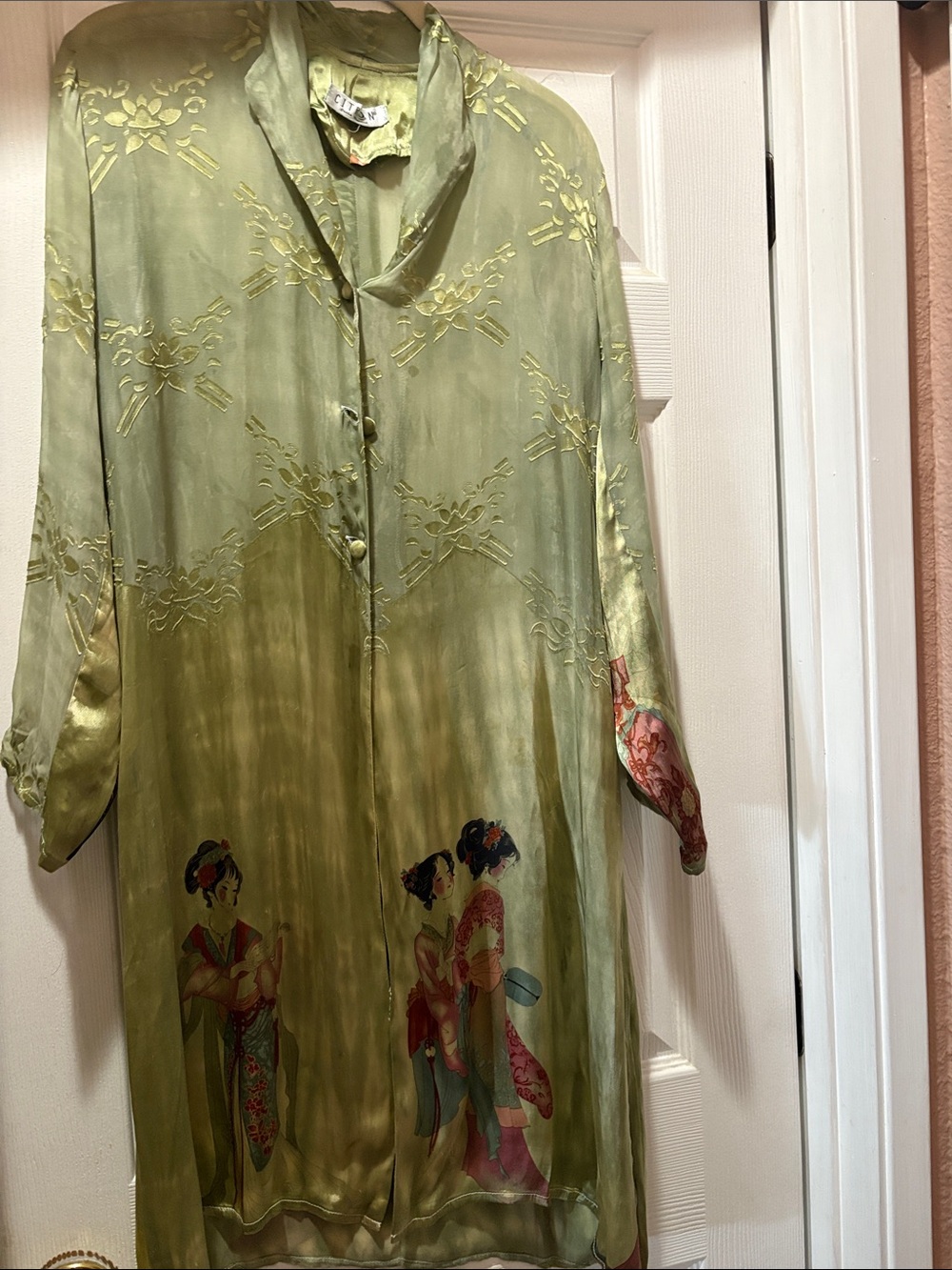 Citron Olive Green Long-Sleeve Silk Button Front jacket with Geisha Motif